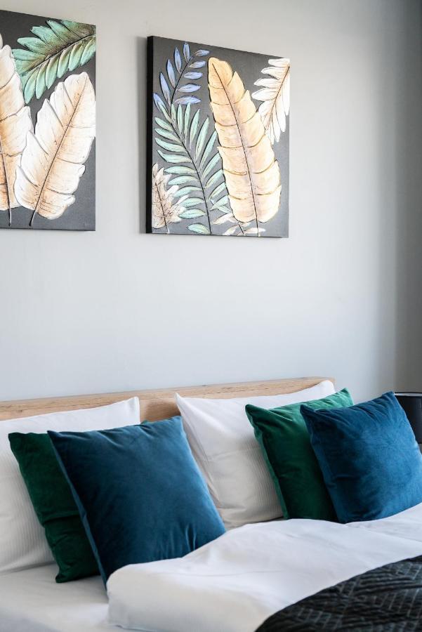 Stylish Apartment Near Wroclavia For 4 Guests By Noclegi Renters Вроцлав Экстерьер фото