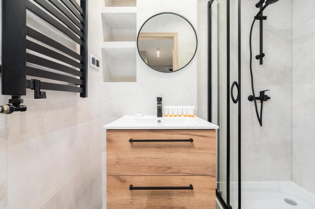 Stylish Apartment Near Wroclavia For 4 Guests By Noclegi Renters Вроцлав Экстерьер фото