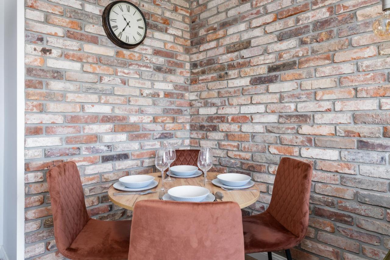 Stylish Apartment Near Wroclavia For 4 Guests By Noclegi Renters Вроцлав Экстерьер фото