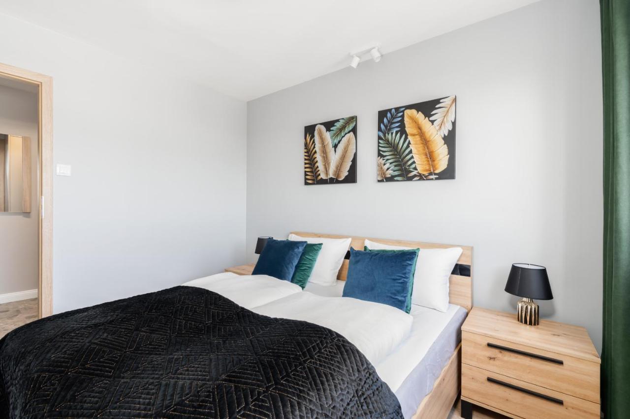 Stylish Apartment Near Wroclavia For 4 Guests By Noclegi Renters Вроцлав Экстерьер фото